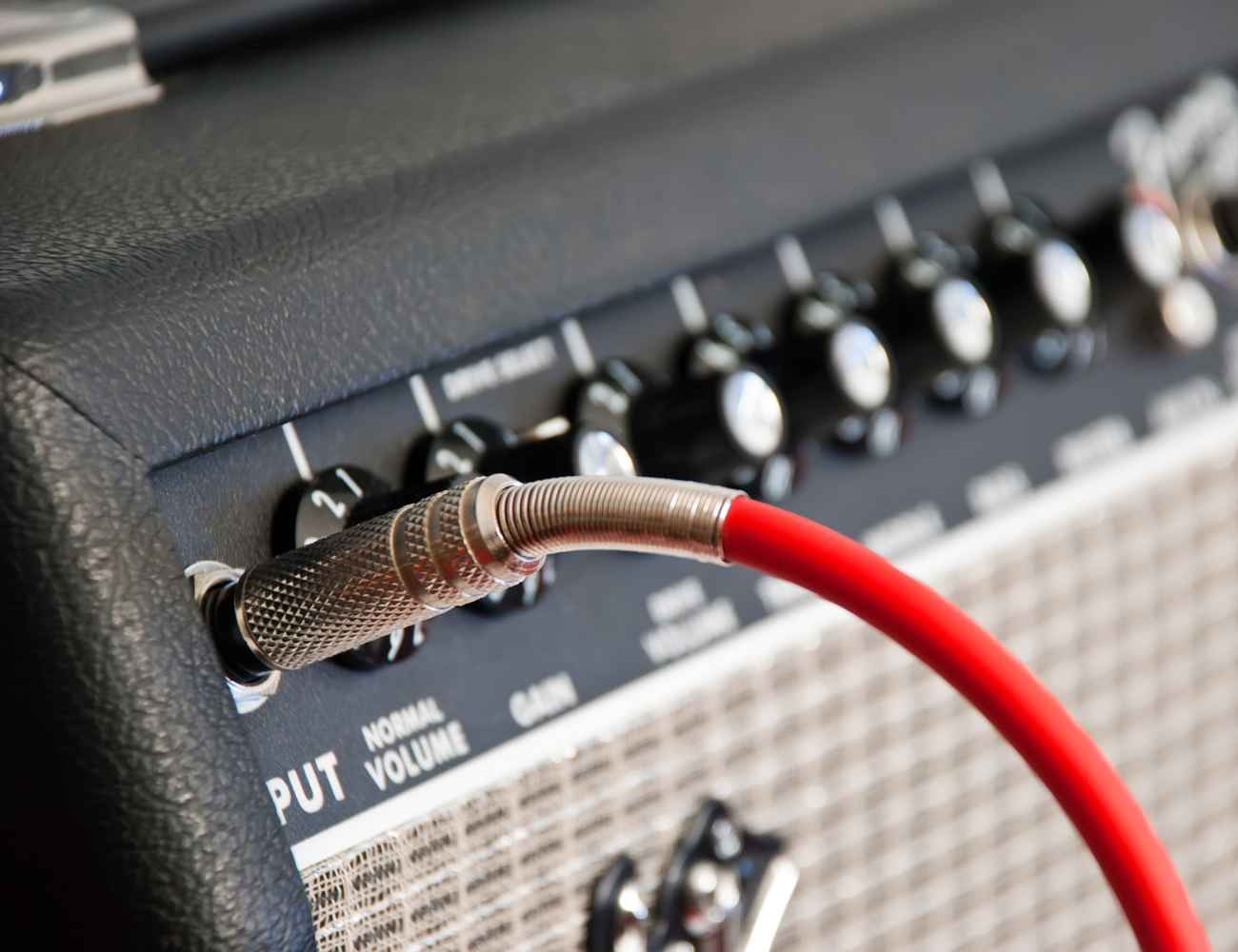 15 Best Blues Guitar Amplifiers Of All Time (2024)