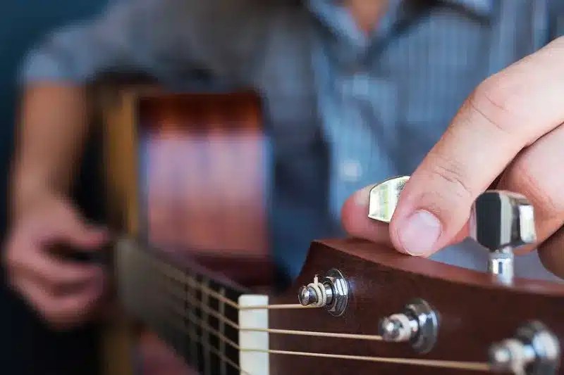 How To Tune A Guitar? Here’s Your Ultimate Guide