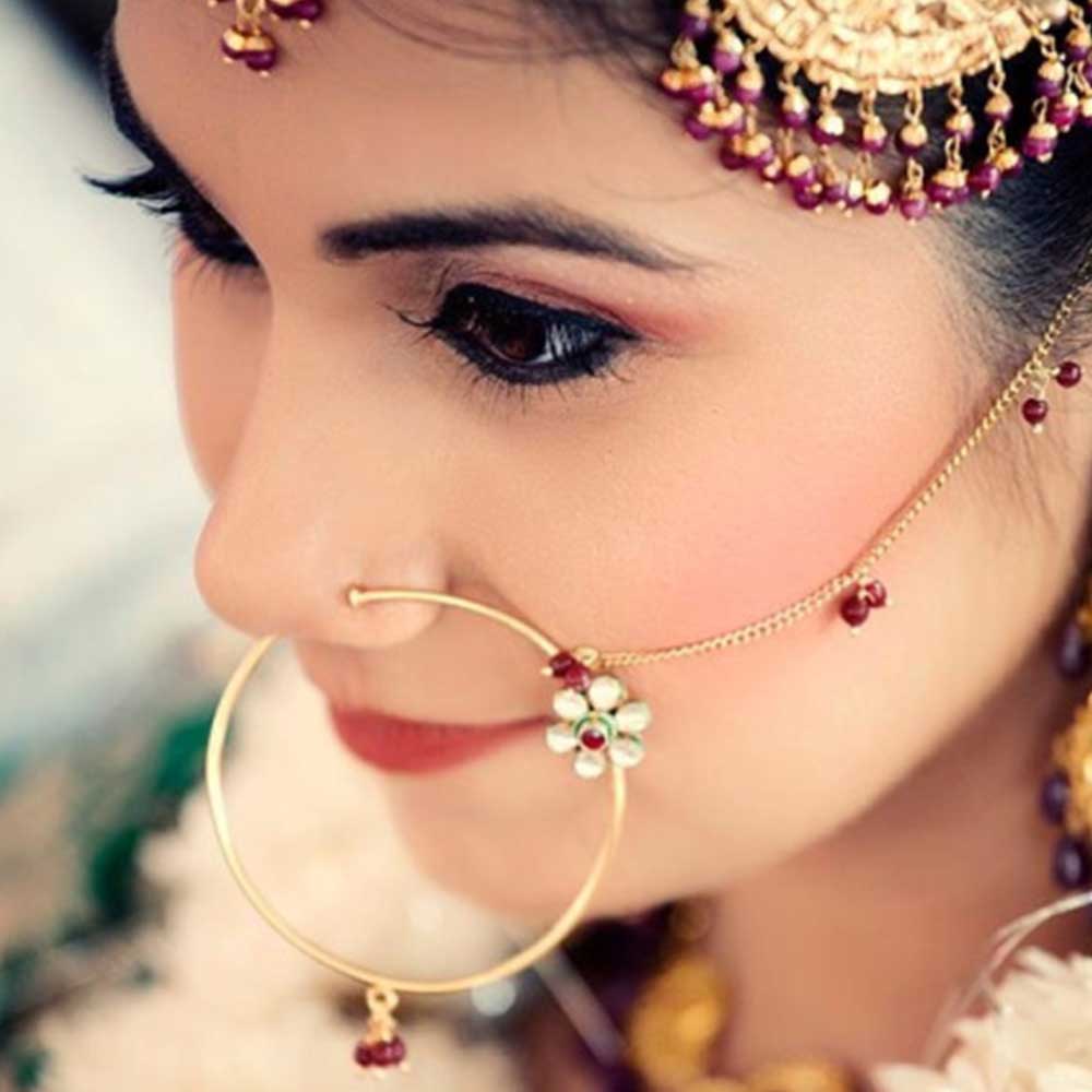 લગ્ન સમયે કન્યાને આ કારણે પહેરવવામાં આવે છે નથ, જાણો તે પાછળ રહેલું