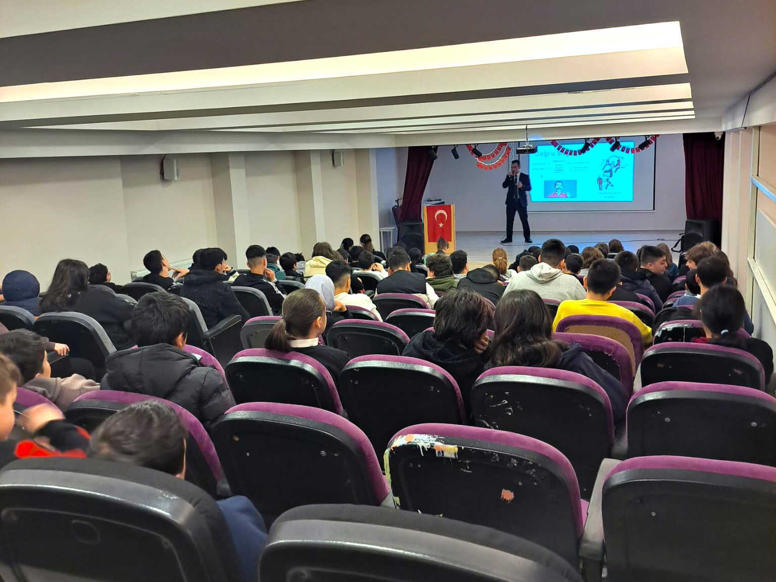 Güvenli Web İstanbul Avcılar Atatürk Ortaokulu Öğrencilerine Yönelik