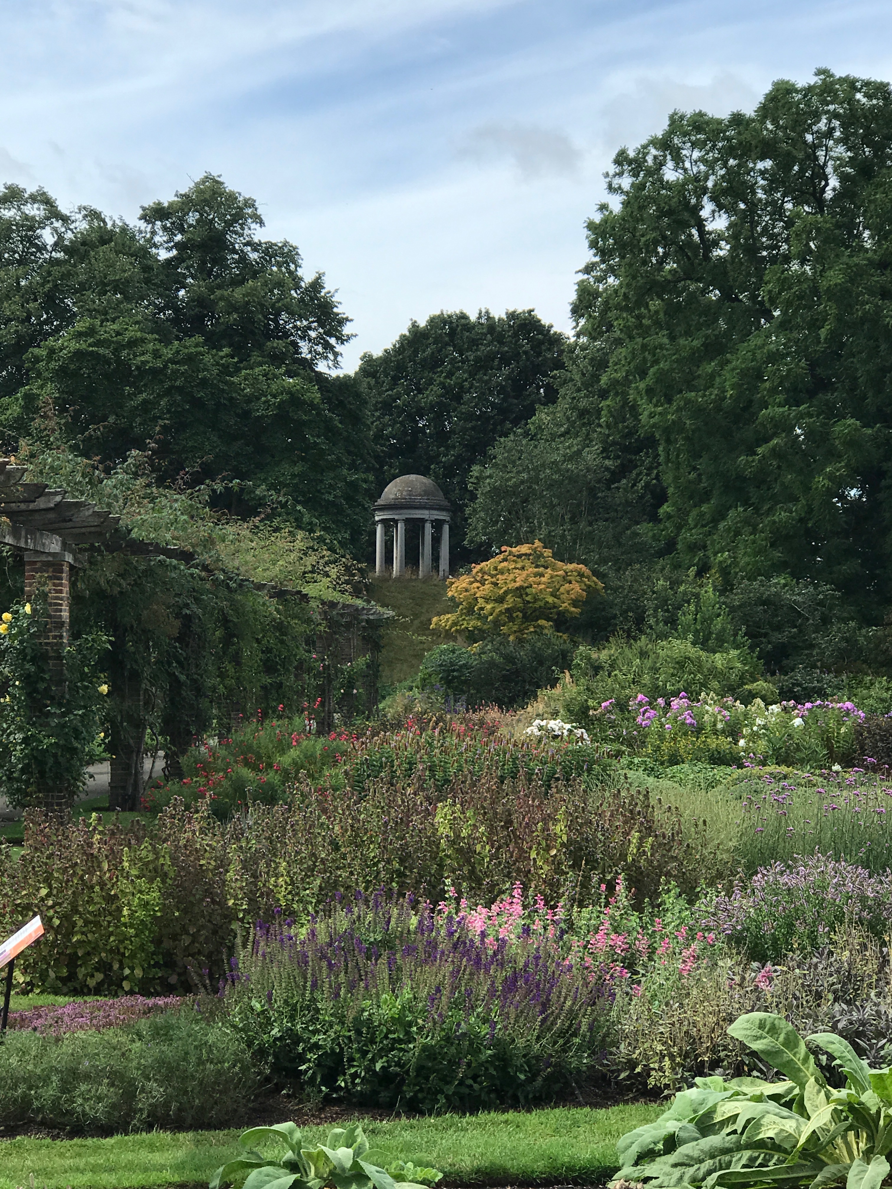 Kayte Nunn's 5 Favourite Gardens Hachette Australia