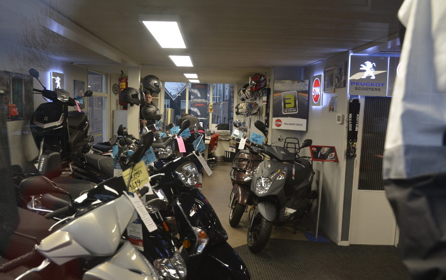 Hackmann2wielers Reparaties en verkoop van scooters in Zaandam