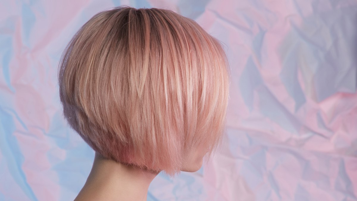 Cómo cortar una melena bob angular