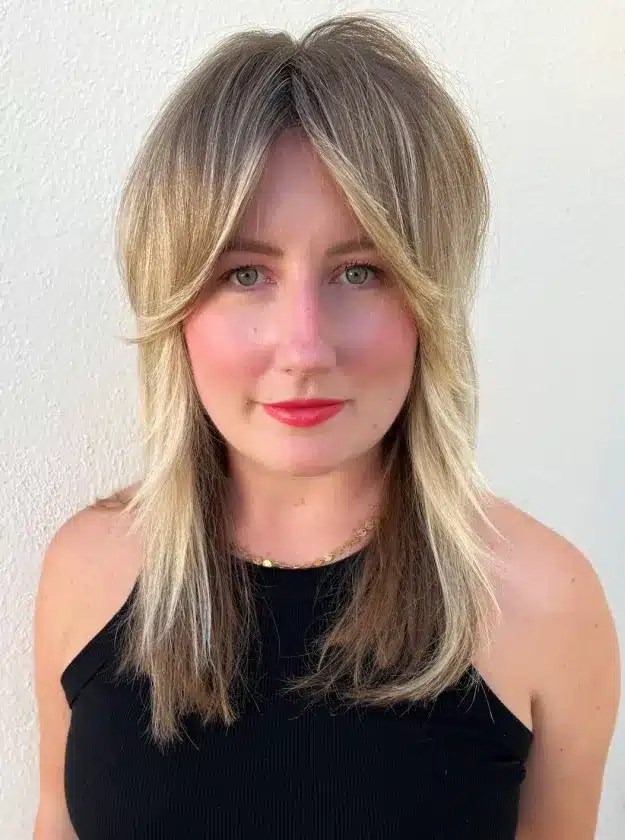 21 Chic Curtain Bangs Ideas for a Subtle and Stylish Look