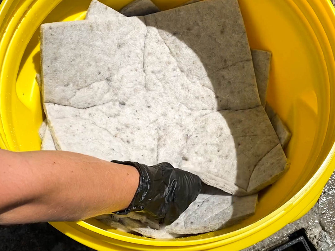 Compact, EasyToUse Oil Water Decanter HalenHardy