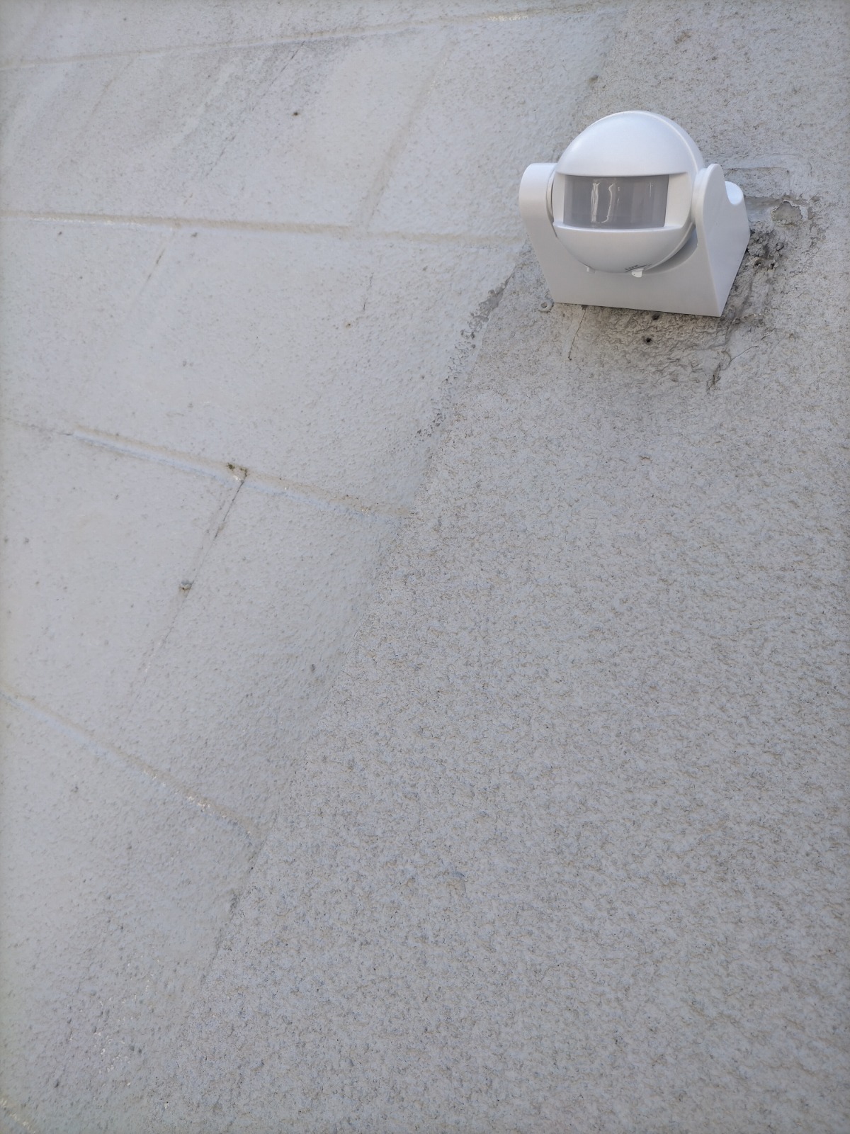 A Short Guide to Fixing and Replacing Faulty Motion Sensor Lights - Garden