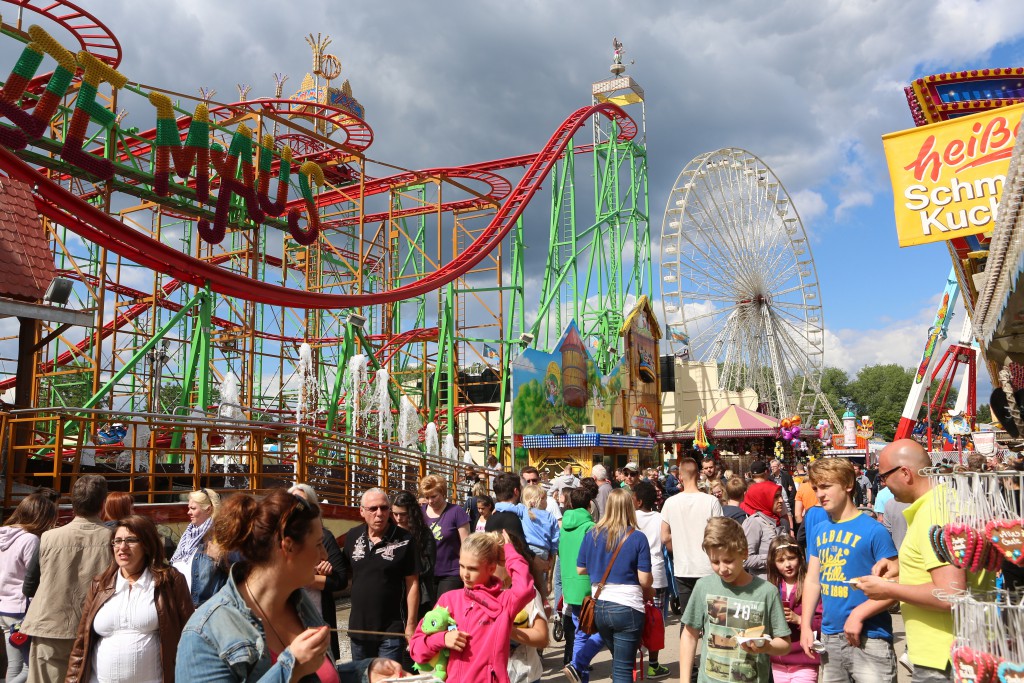 Spektakuläre Fahrgeschäfte beim Wolfsburger Rummel Hallo Wochenende