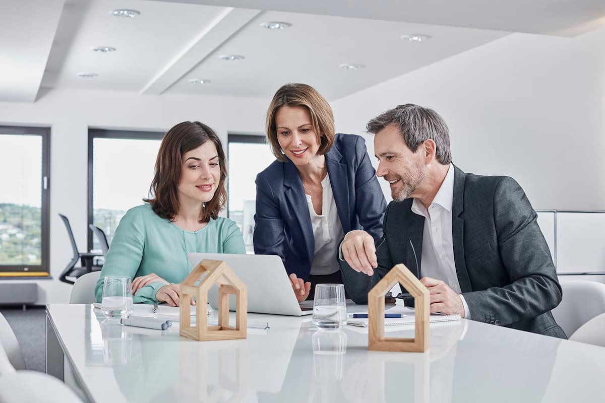 The Advantages Of Hiring A Property Conveyancer 🏡