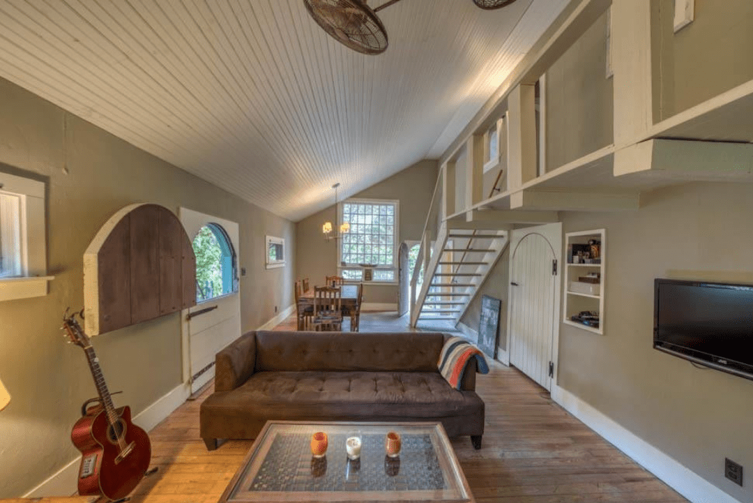 MustSee! Adorable Woodstock NY Stream Side Cottage