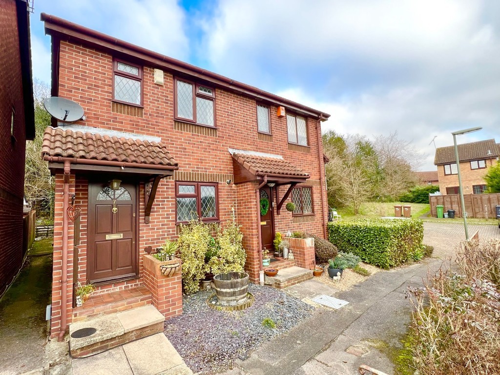 Frimley, Camberley, 2 bedroom, SemiDetached House