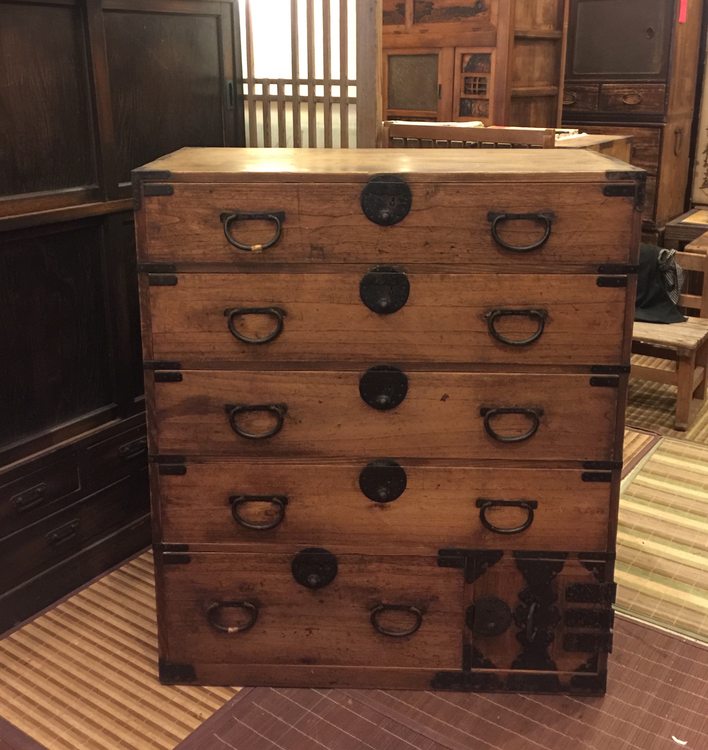 japanese antique isho tansu Hana