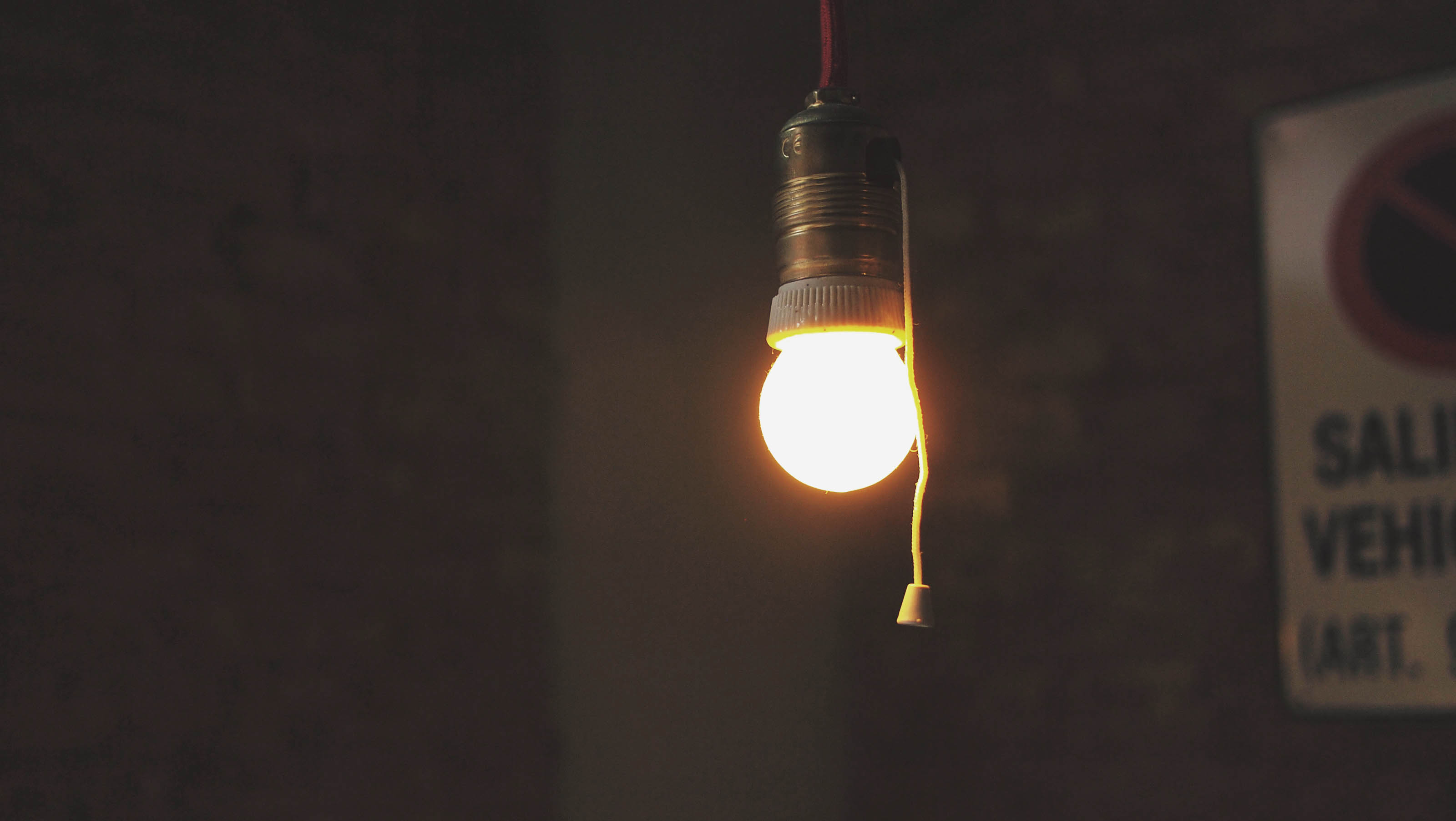 London Electrician To Replace Bathroom Light Pull