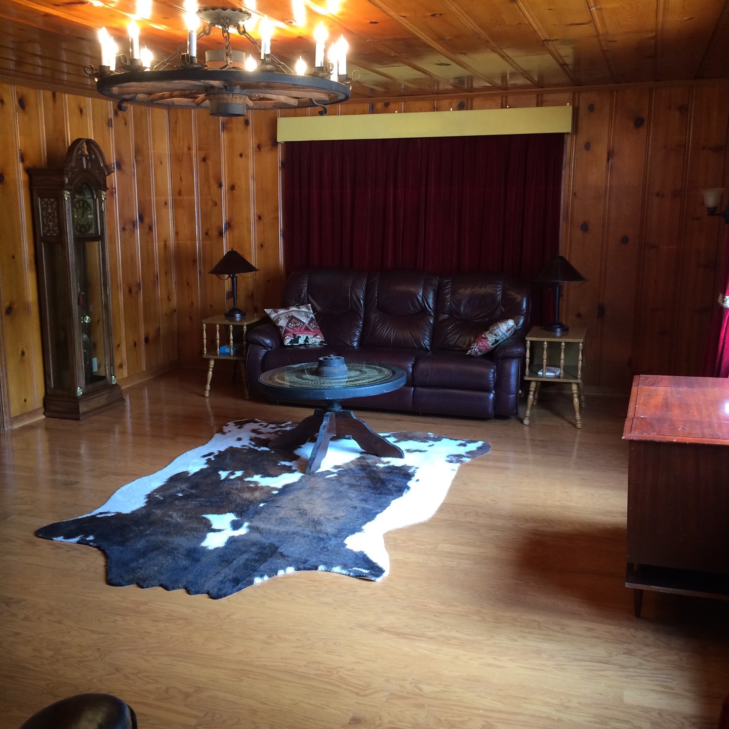 Living Room With Hank S Stereo Wagon Wheel Chandelier And