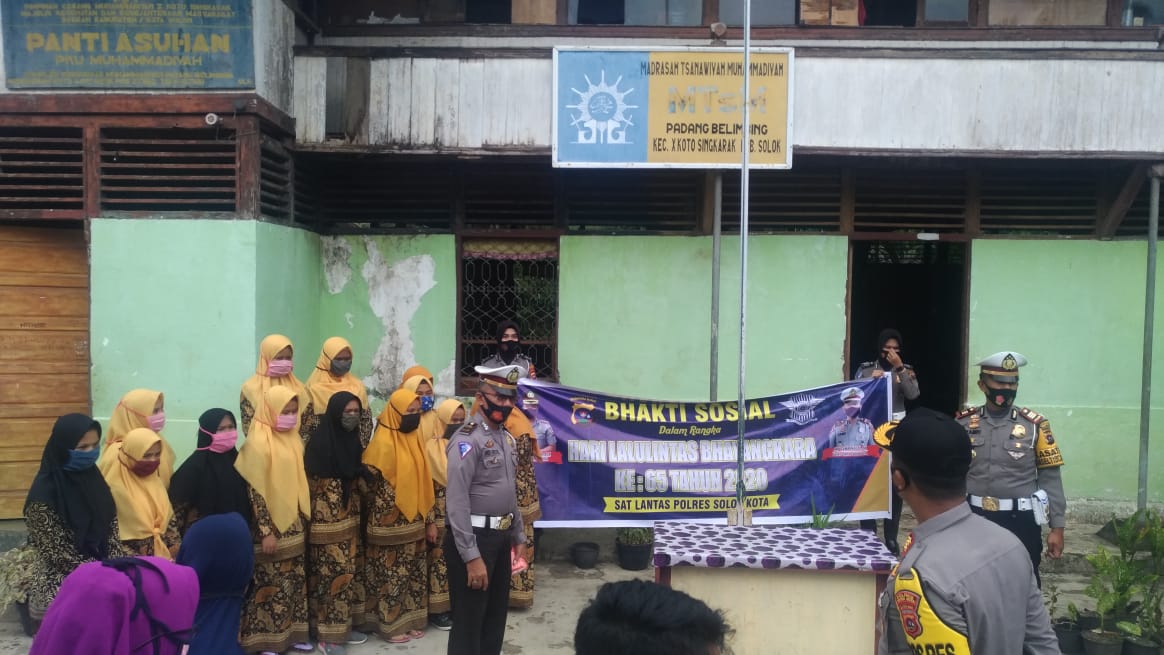 Pantai Asuhan Terdampa Pandemi, Satlantas Polres Solok Kota Berikan
