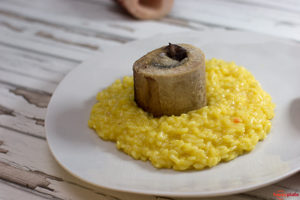 Risotto Milanese Das Risotto aus Mailand mit Rindermarkknochen