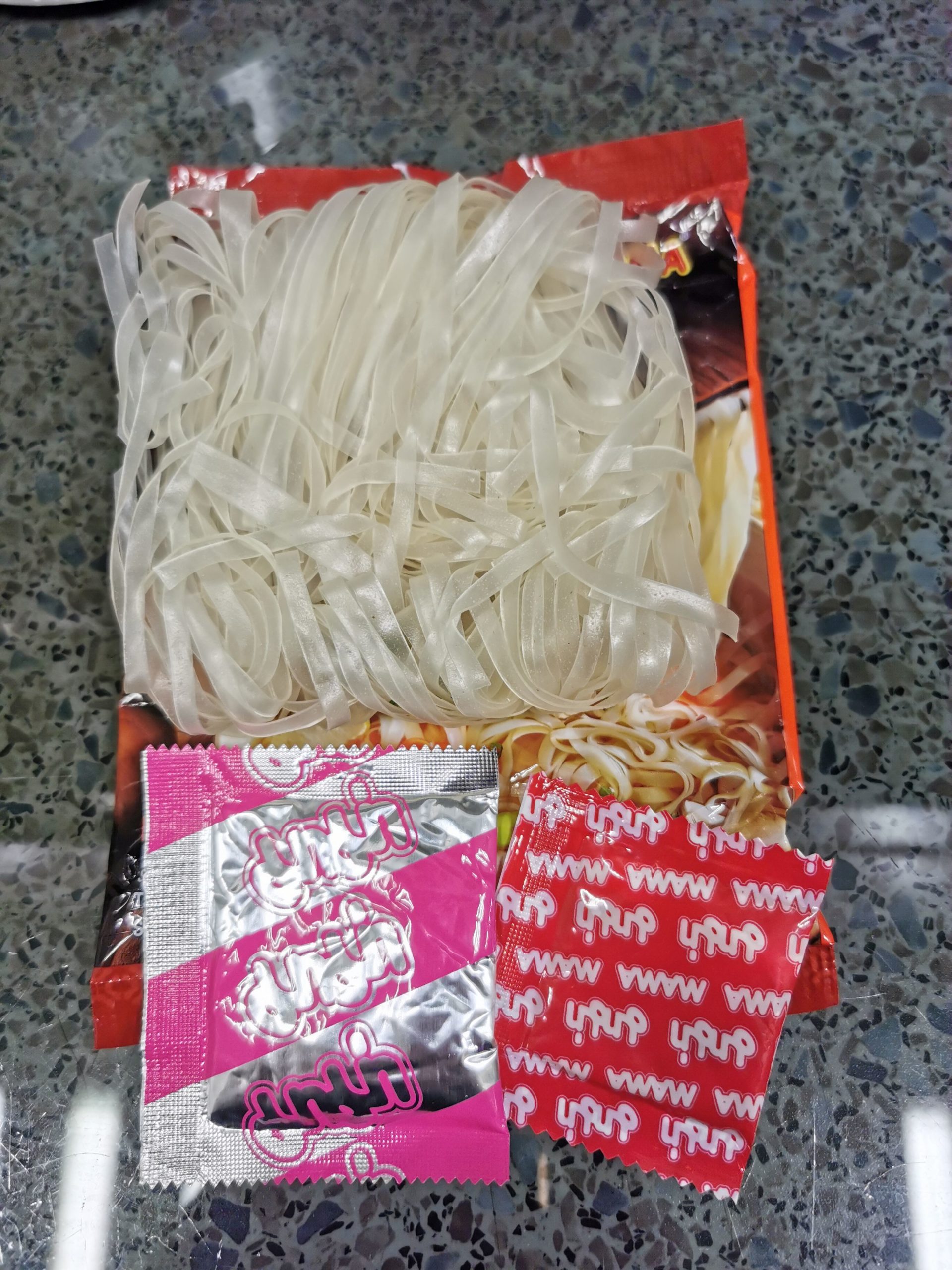 1891 Mama „Instant Rice Noodles Chicken Flavour“ (Updates 2022 und