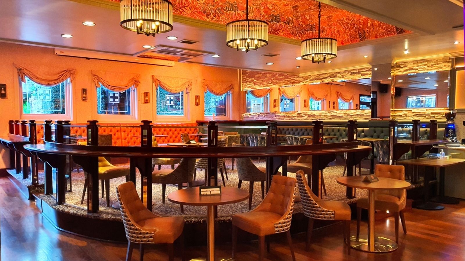 The Harcourt Bar & Garden Harcourt Hotel