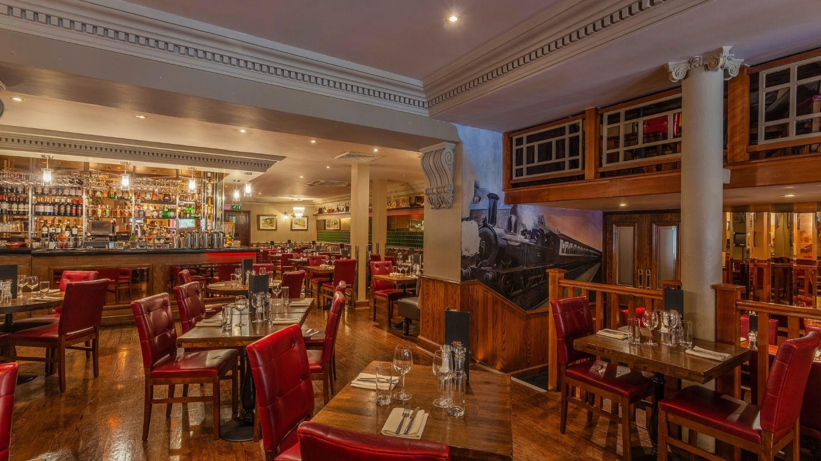 1900 Bar & Restaurant Harcourt Hotel