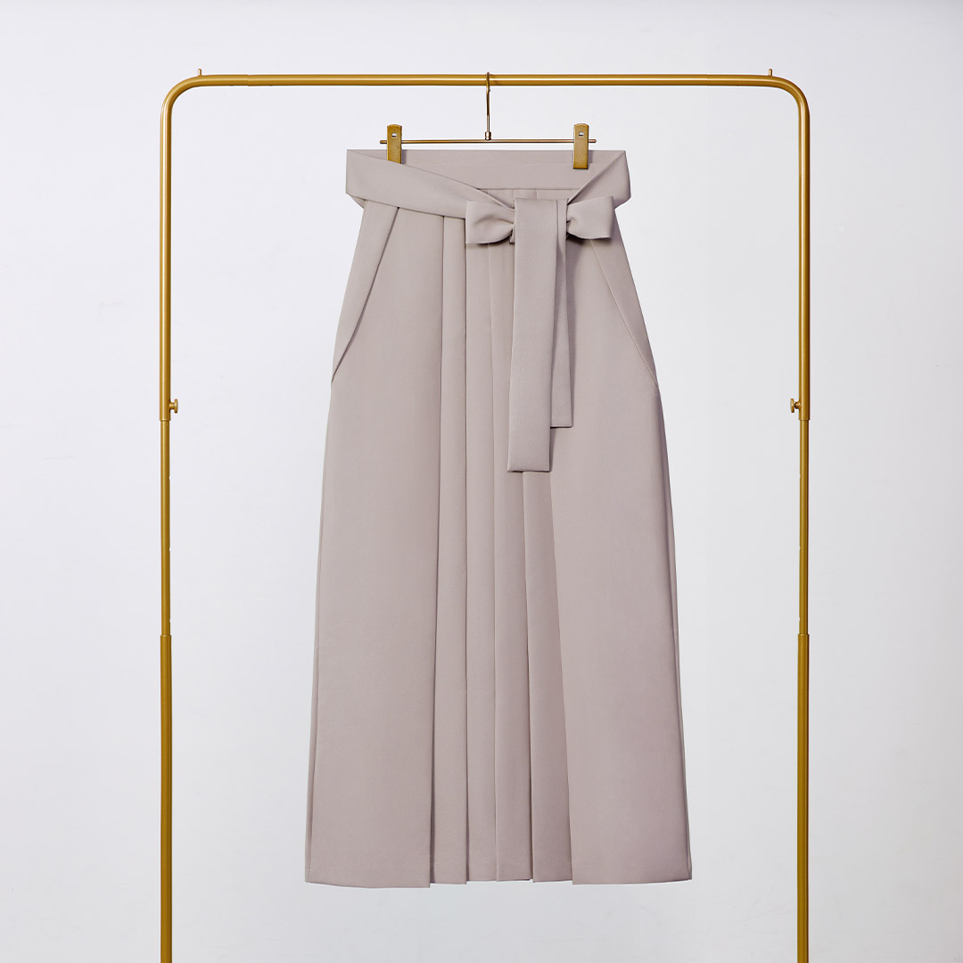 グレージュ袴 袴レンタルは晴れ着の丸昌[卒業時装] 卒業式の袴(ハカマ)全国宅配送料無料