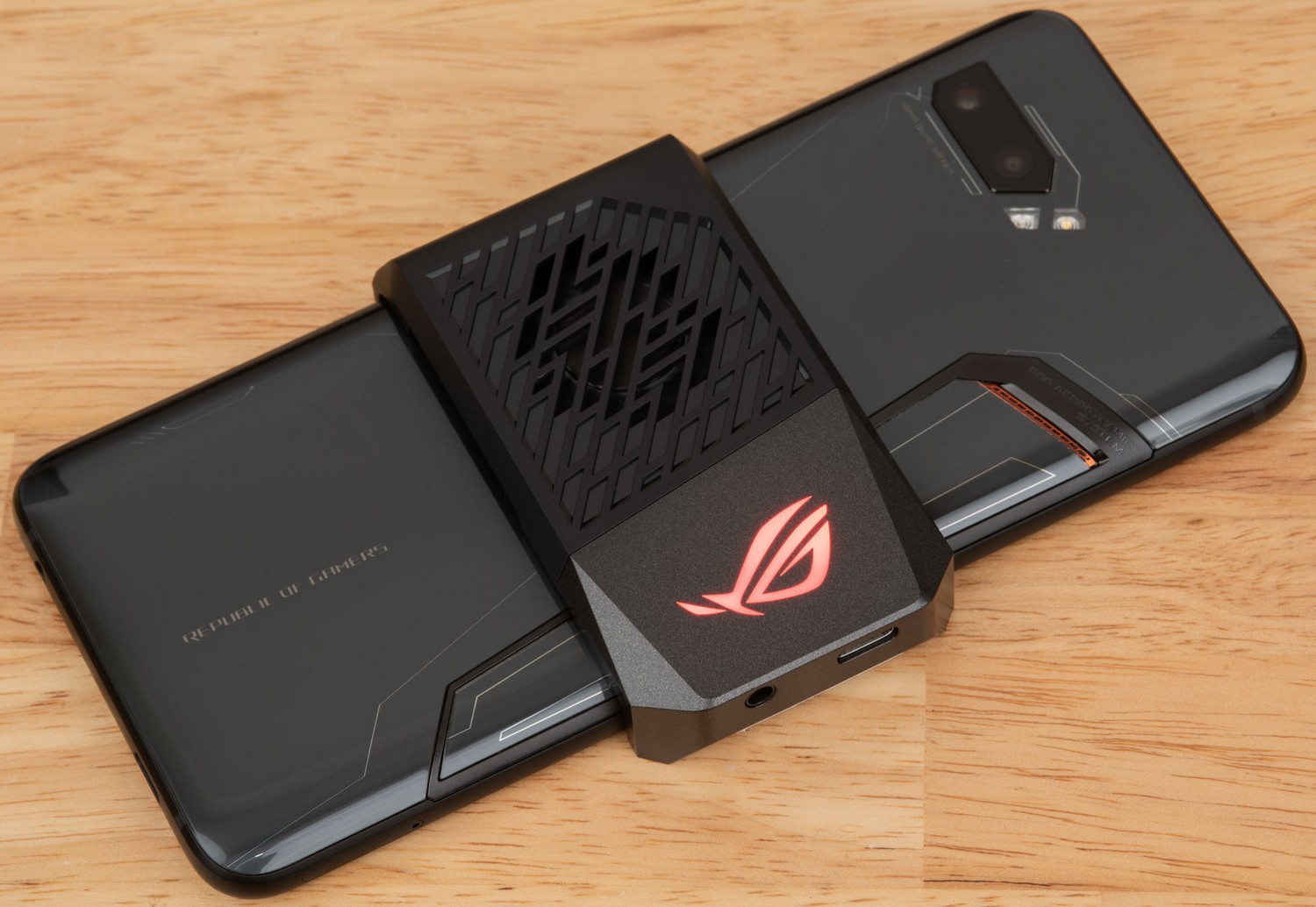 ASUS ROG Phone II GamingHandy ist offiziell Hartware