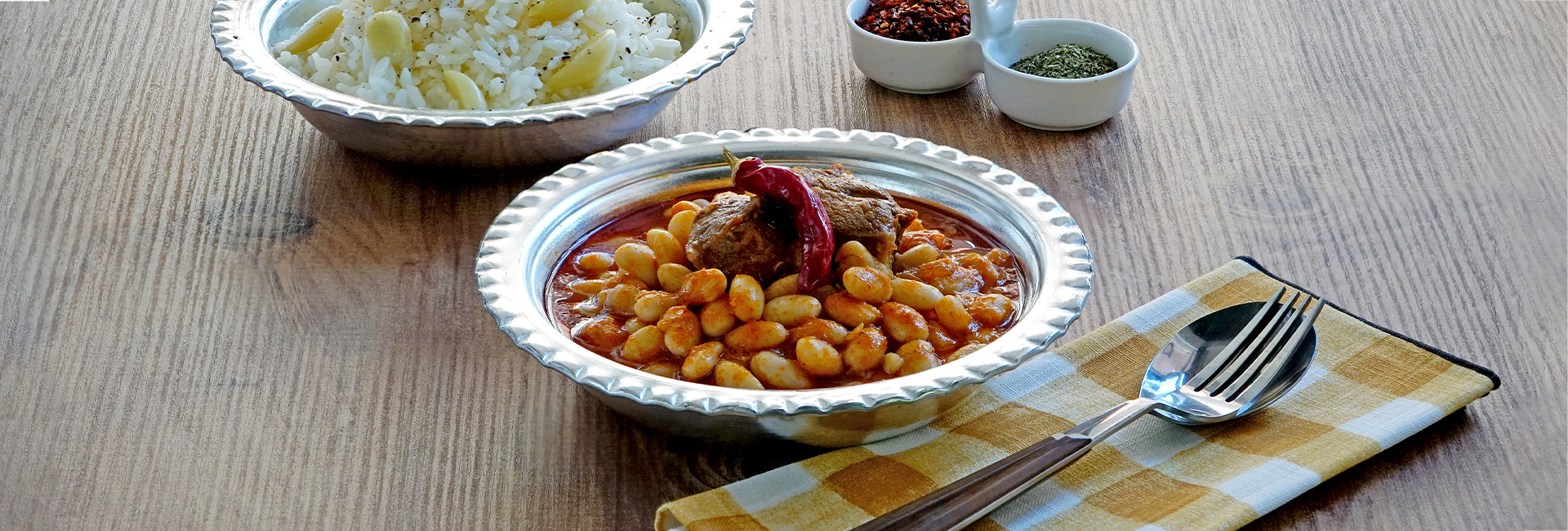 Kuru Fasulye ve Sarımsaklı Pilav Tarifi Hasata