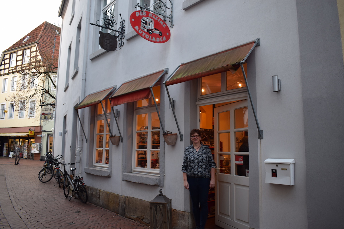 Kleine Fahrzeuge und große Sammlerfreude der "kleine Autoladen" in der Osnabrücker Altstadt