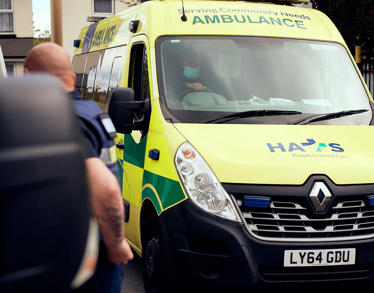 patient transport jobs wales Far Apart site Diaporama