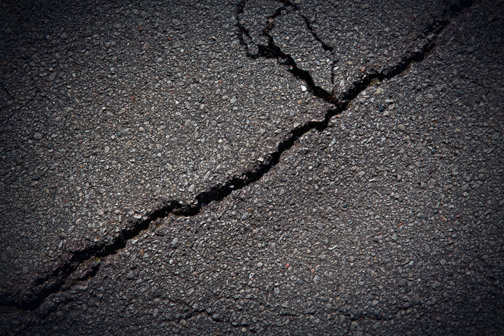 Asphalt » Risse Professionell Ausbessern