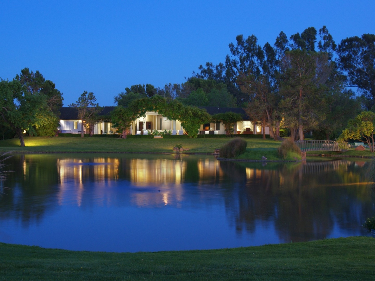 Sotheby’s International Realty Serene Lakefront Estate in Wine Country