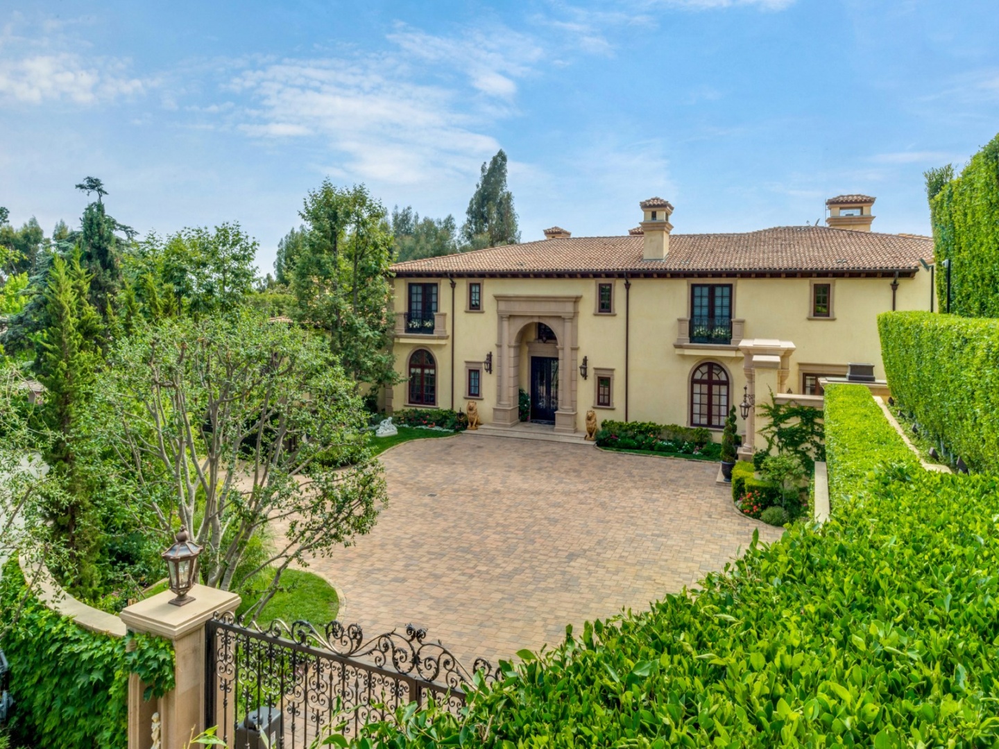Sotheby's International Realty Private Beverly Hills Italian Villa