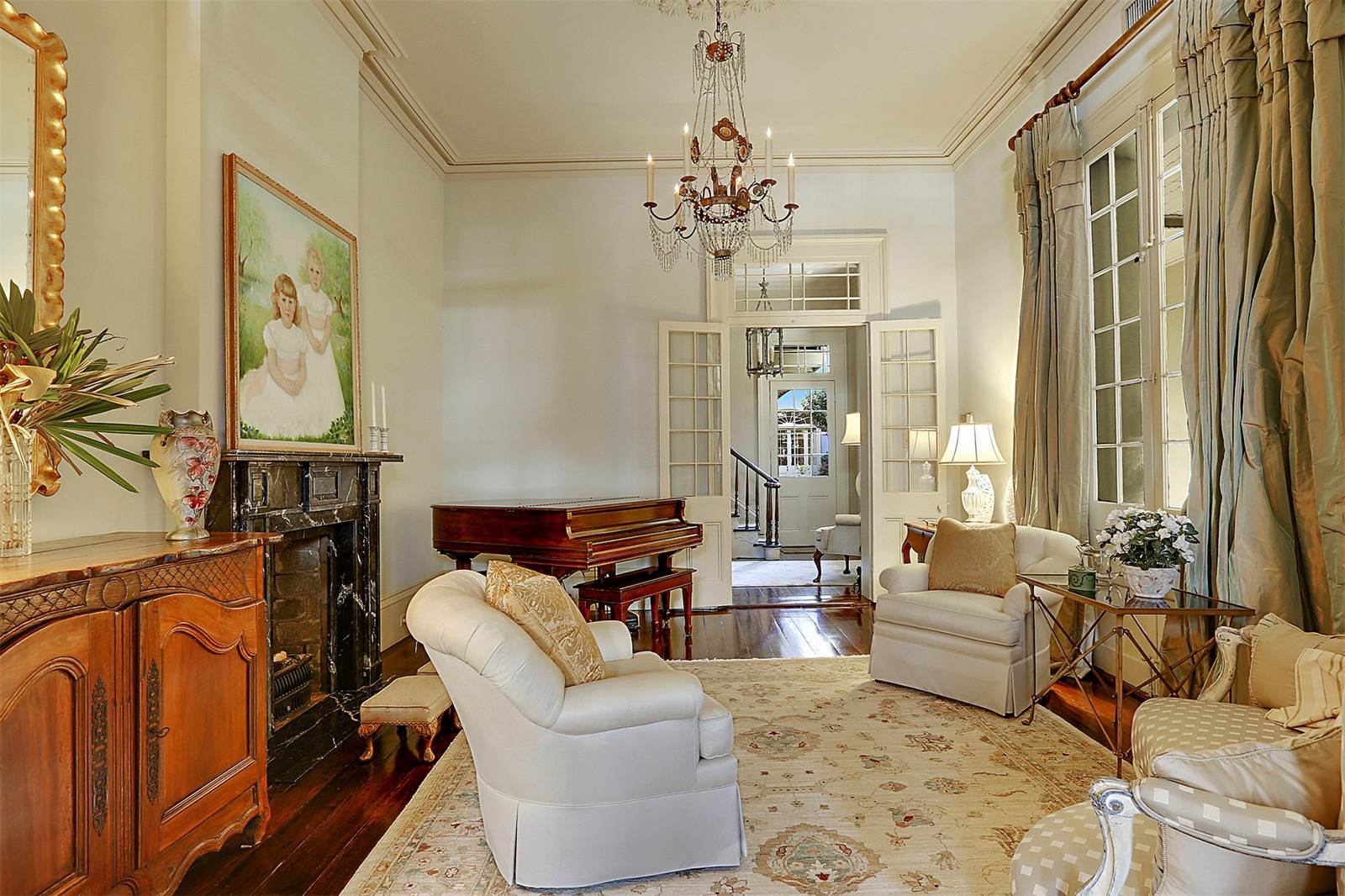 Elegant Restoration of Early 1830s New Orleans Mansion