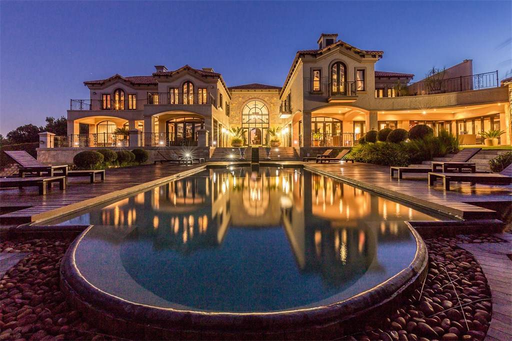 Dwayne Johnson Sells California Mansion with Fountains for 3M