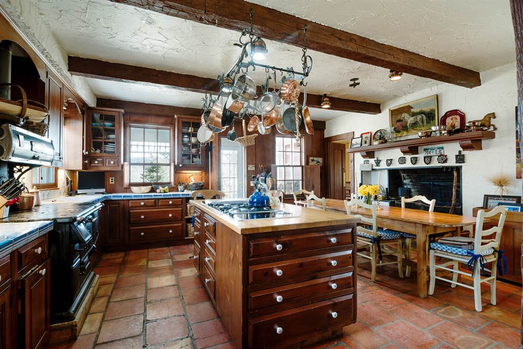 Historic 24 Acre Estate In Metamora, Michigan Haute Residence by