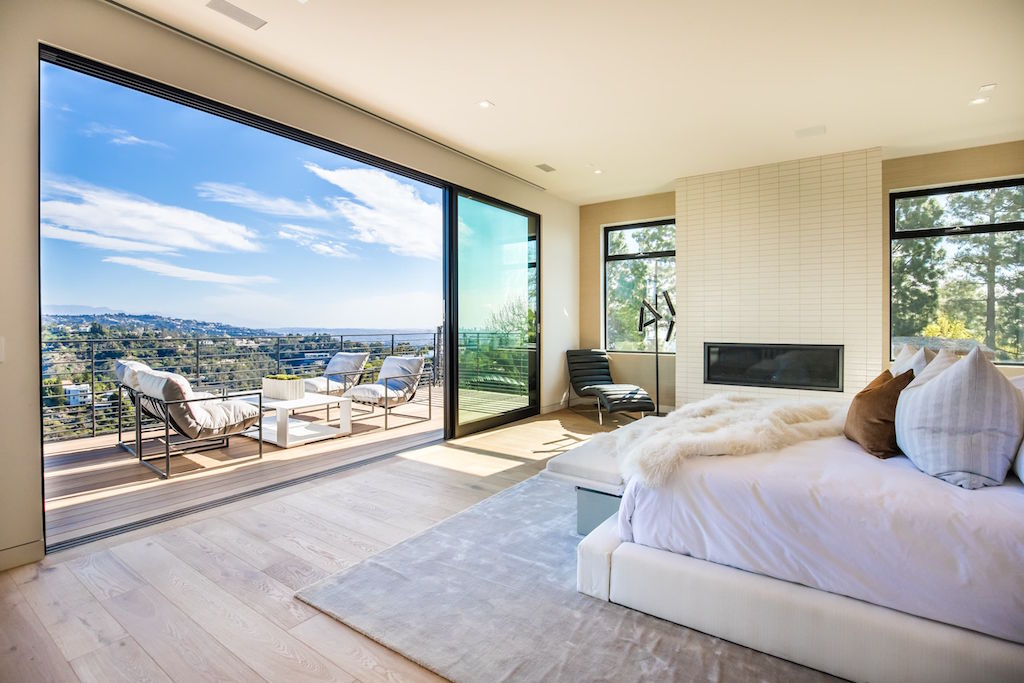 A Masterful Estate In Los Angeles By Ernie Carswell