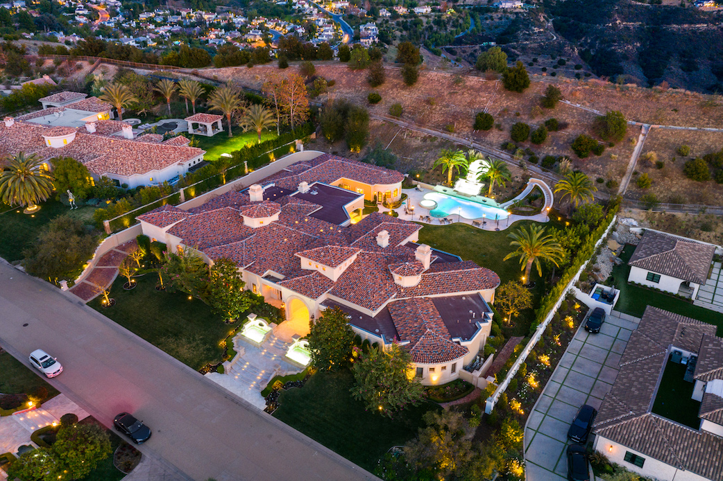 Frontgate Real Estate Presents An Opulent Estate In Calabasas