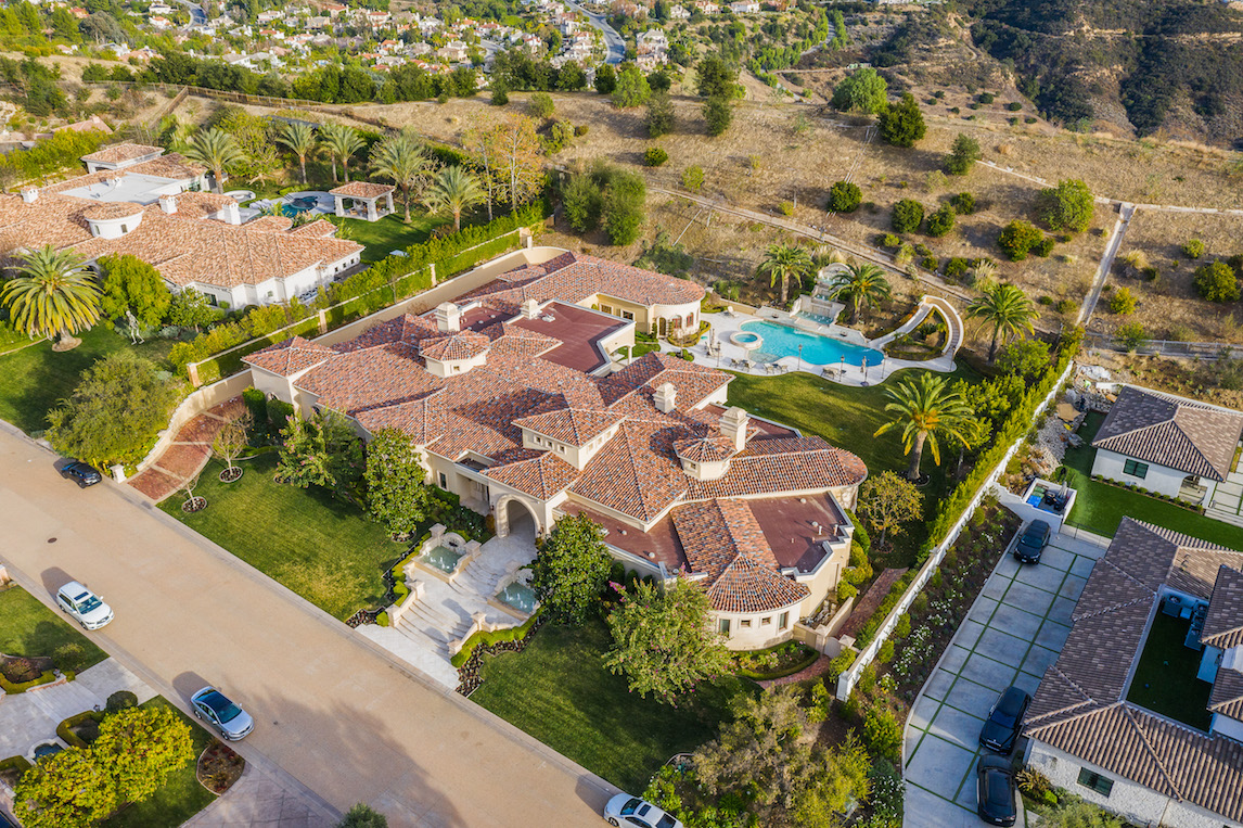 Frontgate Real Estate Presents An Opulent Estate In Calabasas