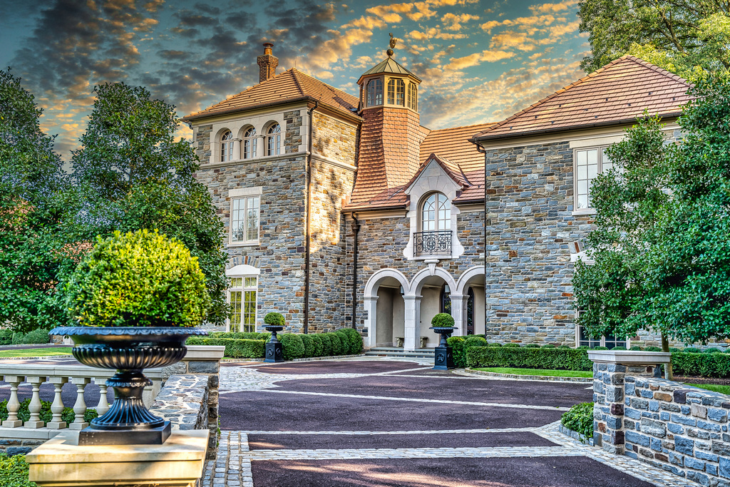 Andrea Desy Edrei Presents A Stunning Estate In Villanova