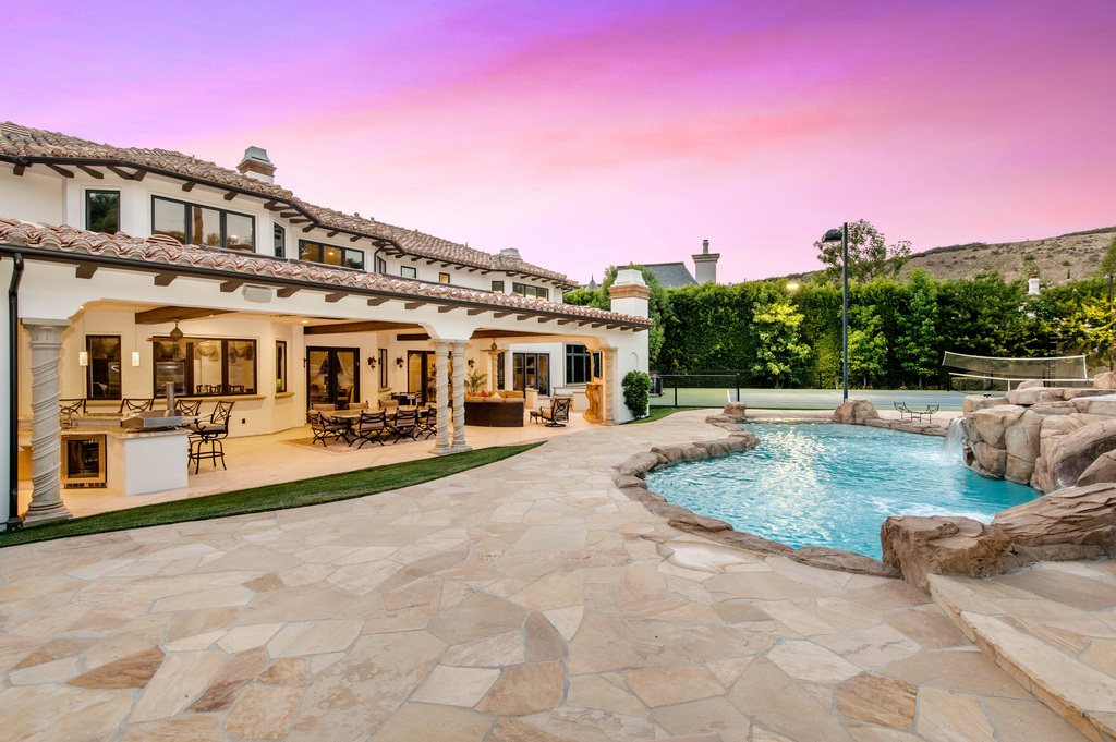 Frontgate Real Estate Presents A Luxurious Mediterranean Villa In Calabasas