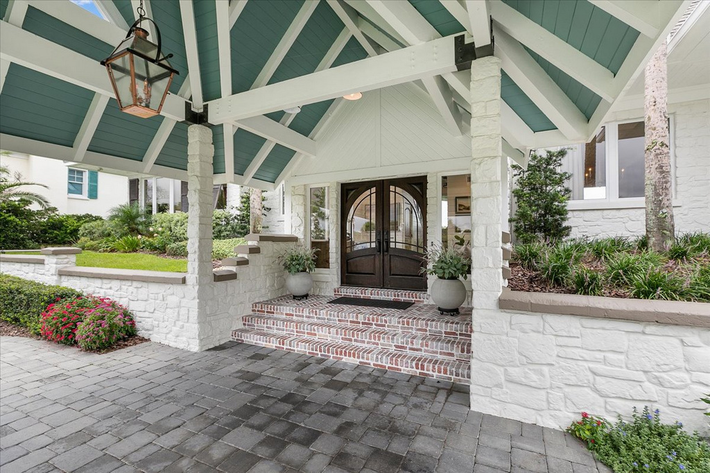 Kathleen Floryan Presents An Exquisite Oceanfront Estate Haute