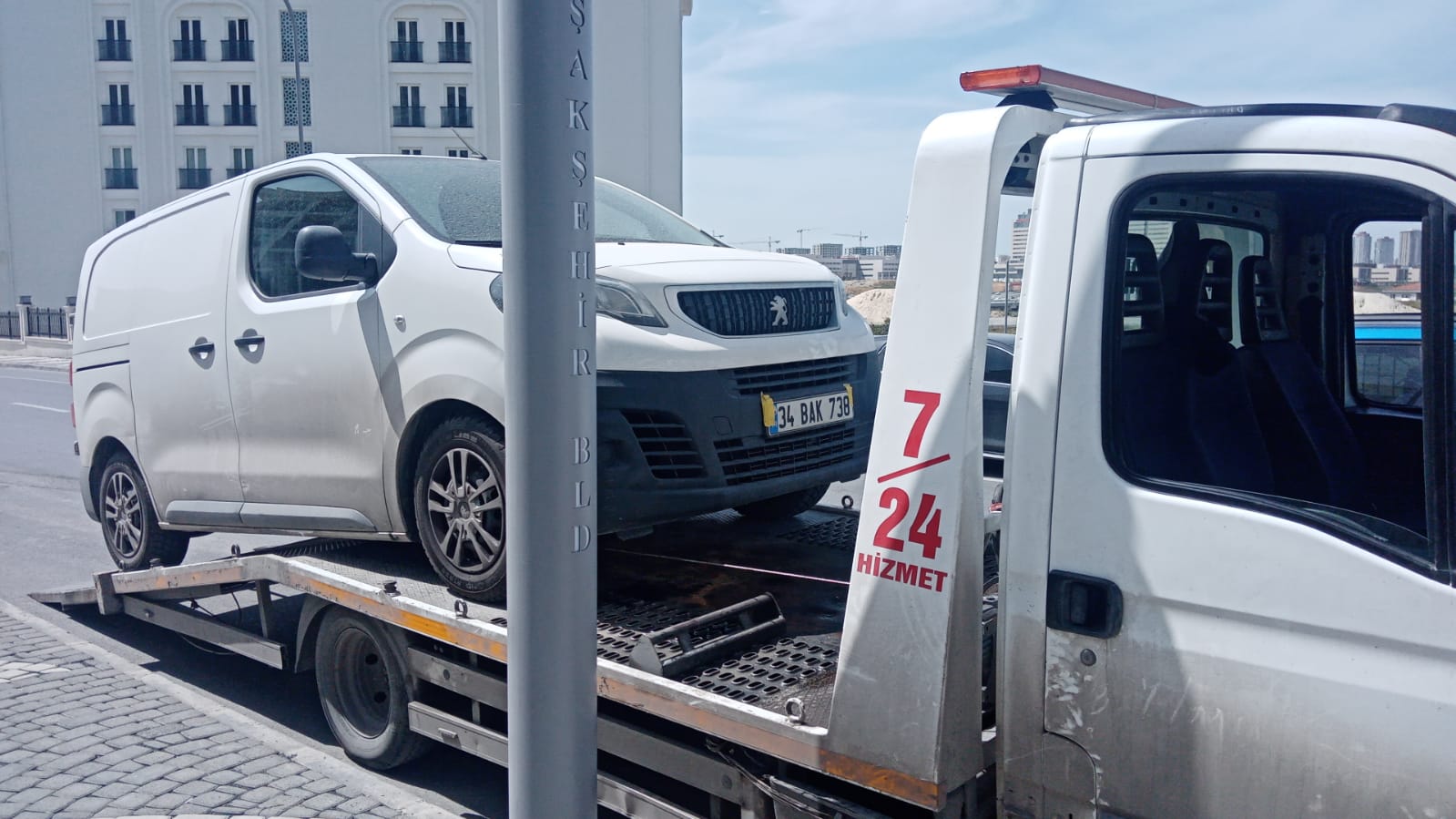Aksaray Oto Çekici, Kurtarıcı ve Yol Yardım 0532 214 11 70