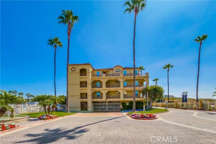 4167 Warner Avenue 203, Huntington Beach, CA 92649 MLS 262082586