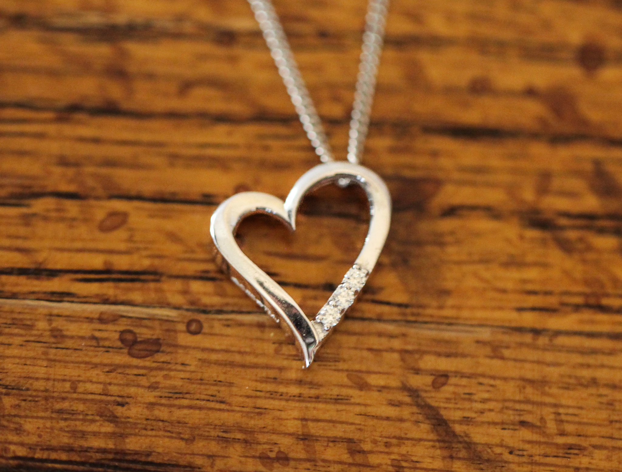 3 stone heart pendant in 14kt white gold