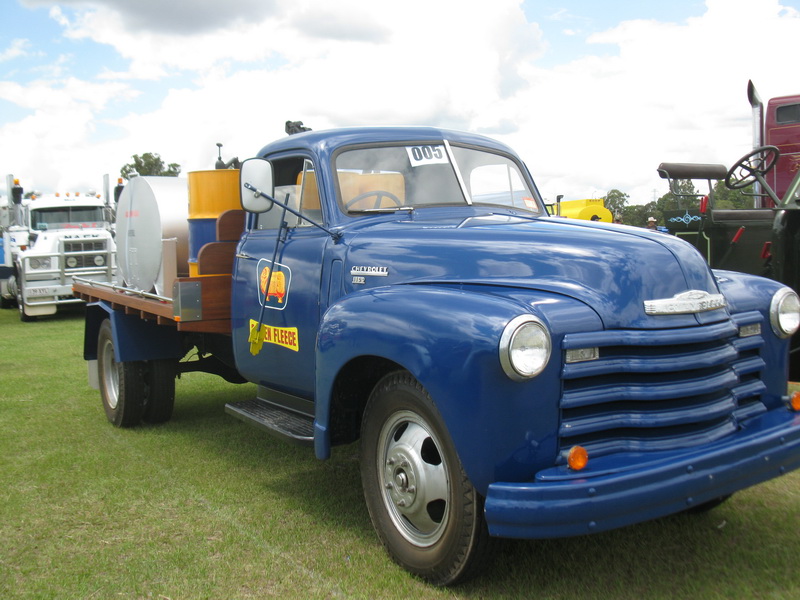 Oldies from Gympie. Historic Commercial Vehicle Club of Australia
