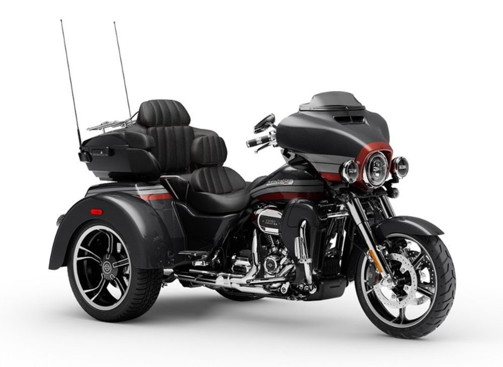 Revzilla Pops First CVO TriGlide Wheelie Harley Davidson Forums