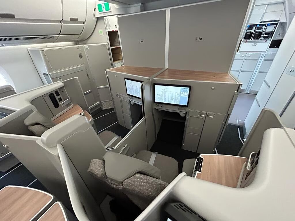 Iberia's new business class seat with a door is flying(02)
