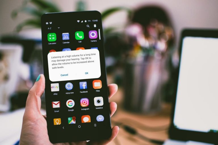 Are Headphones & Earbuds Really Bad for Your Ears? Headphonesty