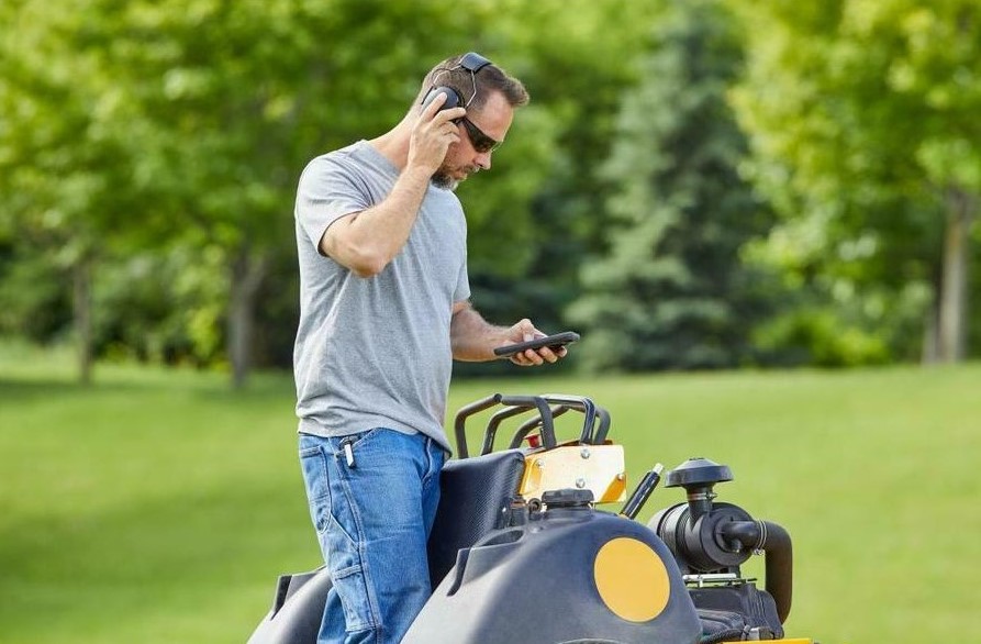 6 Best Hearing Protection for Lawn Mowing [2023] Headphonesty