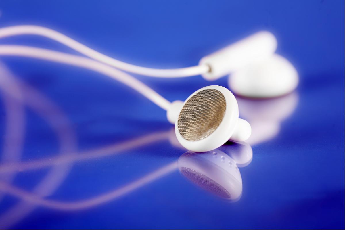 How to Clean Earbuds Like a Pro Headphonesty