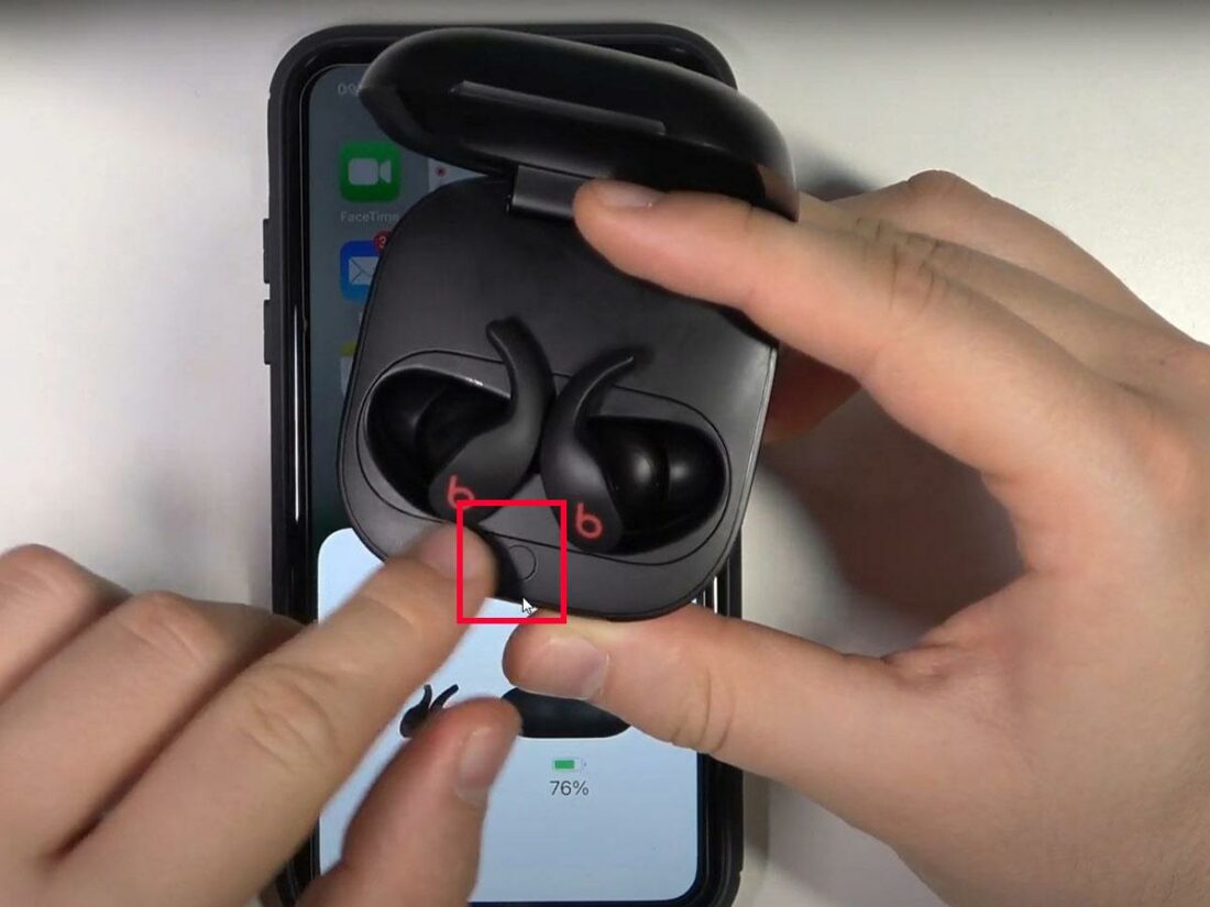 How to Reset Beats Headphones [Quick Guide for All Models] | Headphonesty