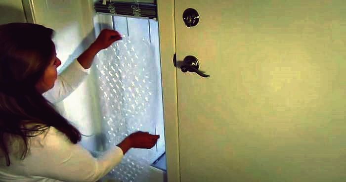 Kreative Ideen Wie man ein Fenster mit Luftpolsterfolie isoliert Heartdiy